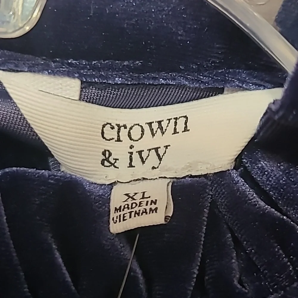 Crown & Ivy Navy blouse XL - Picture 3 of 6